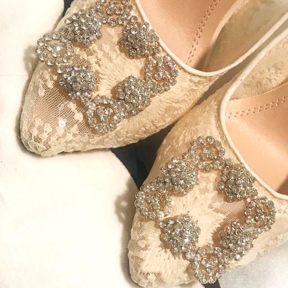 🤍Chase + Chloe beautiful shoes worn once with a perfect Rhinestone Gold Brooch - Picture 1 of 13